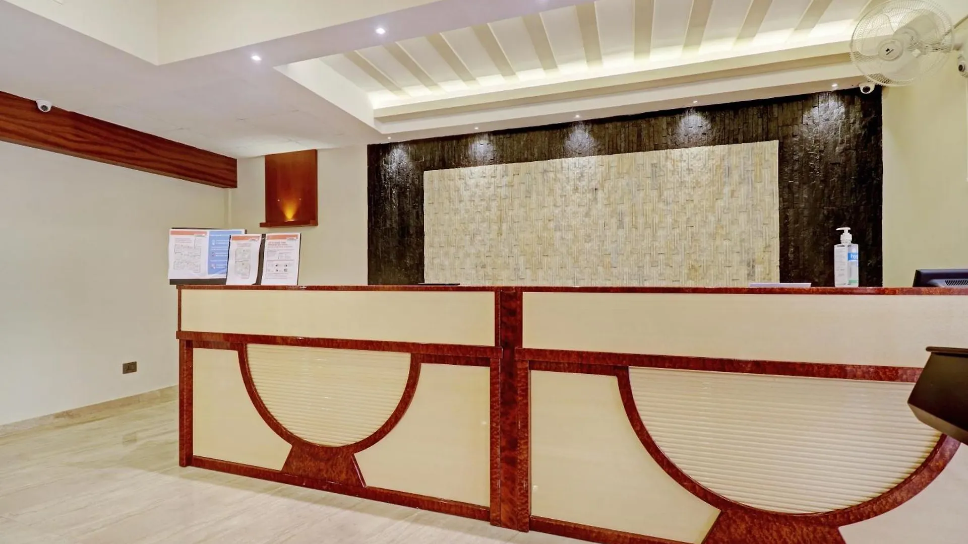 *** Hotel Super Townhouse Kizhakkambalam Tourist Home Muttam  India