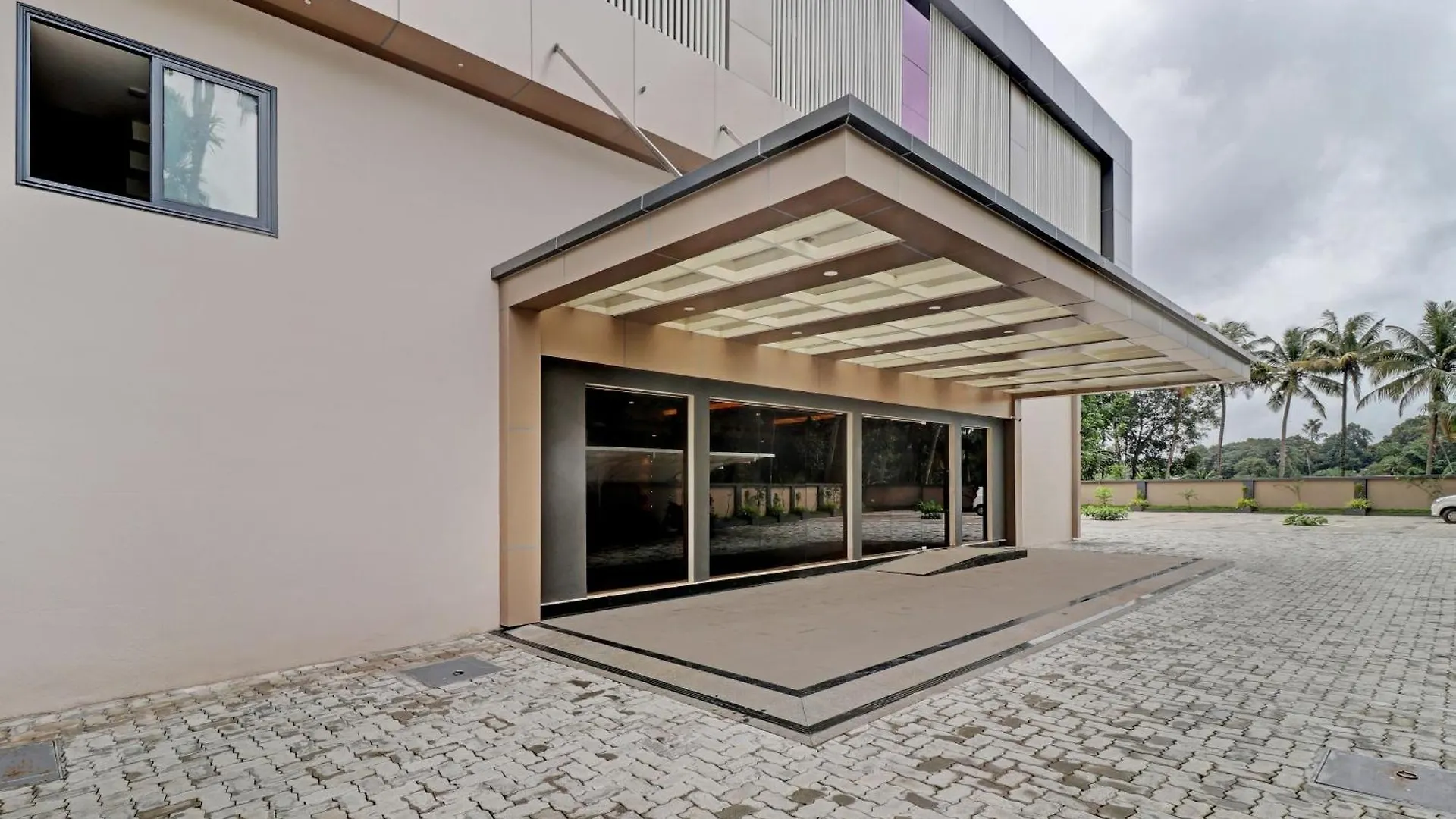 Super Townhouse Kizhakkambalam Tourist Home Muttam  Muttam (Ernakulam)