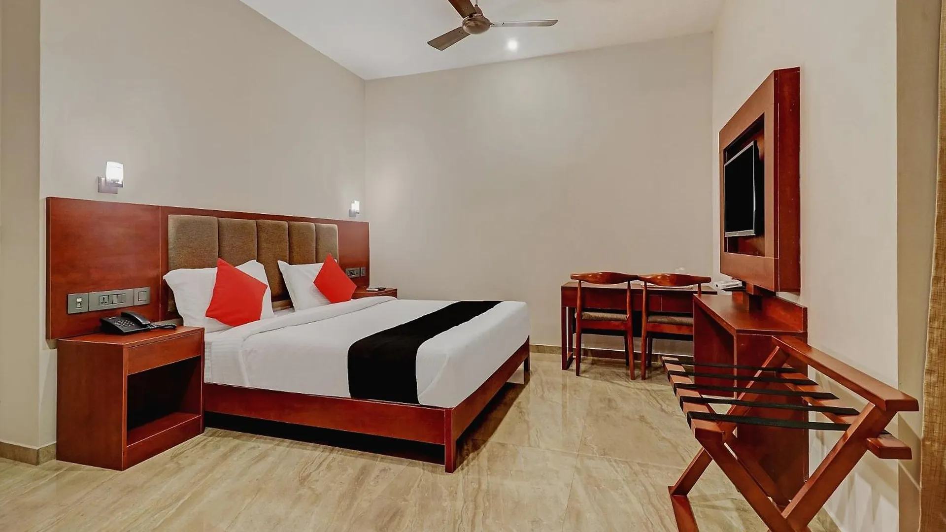 Super Townhouse Kizhakkambalam Tourist Home Muttam  3*, Muttam (Ernakulam)