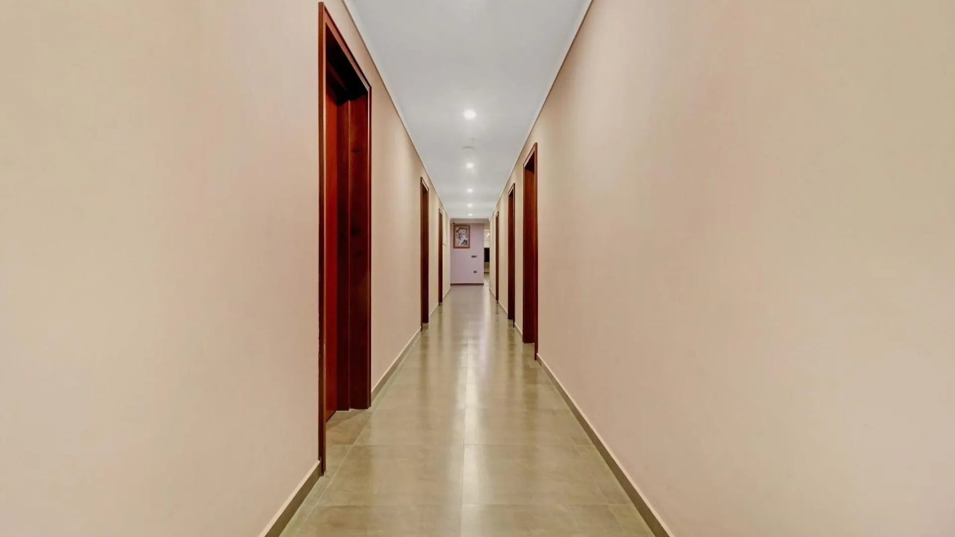 *** Hotel Super Townhouse Kizhakkambalam Tourist Home Muttam  India