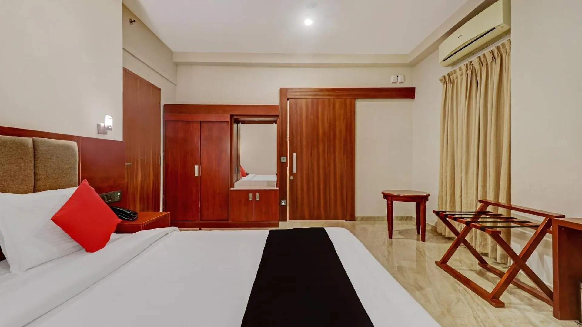 Super Townhouse Kizhakkambalam Tourist Home Muttam  3*, Muttam (Ernakulam) India