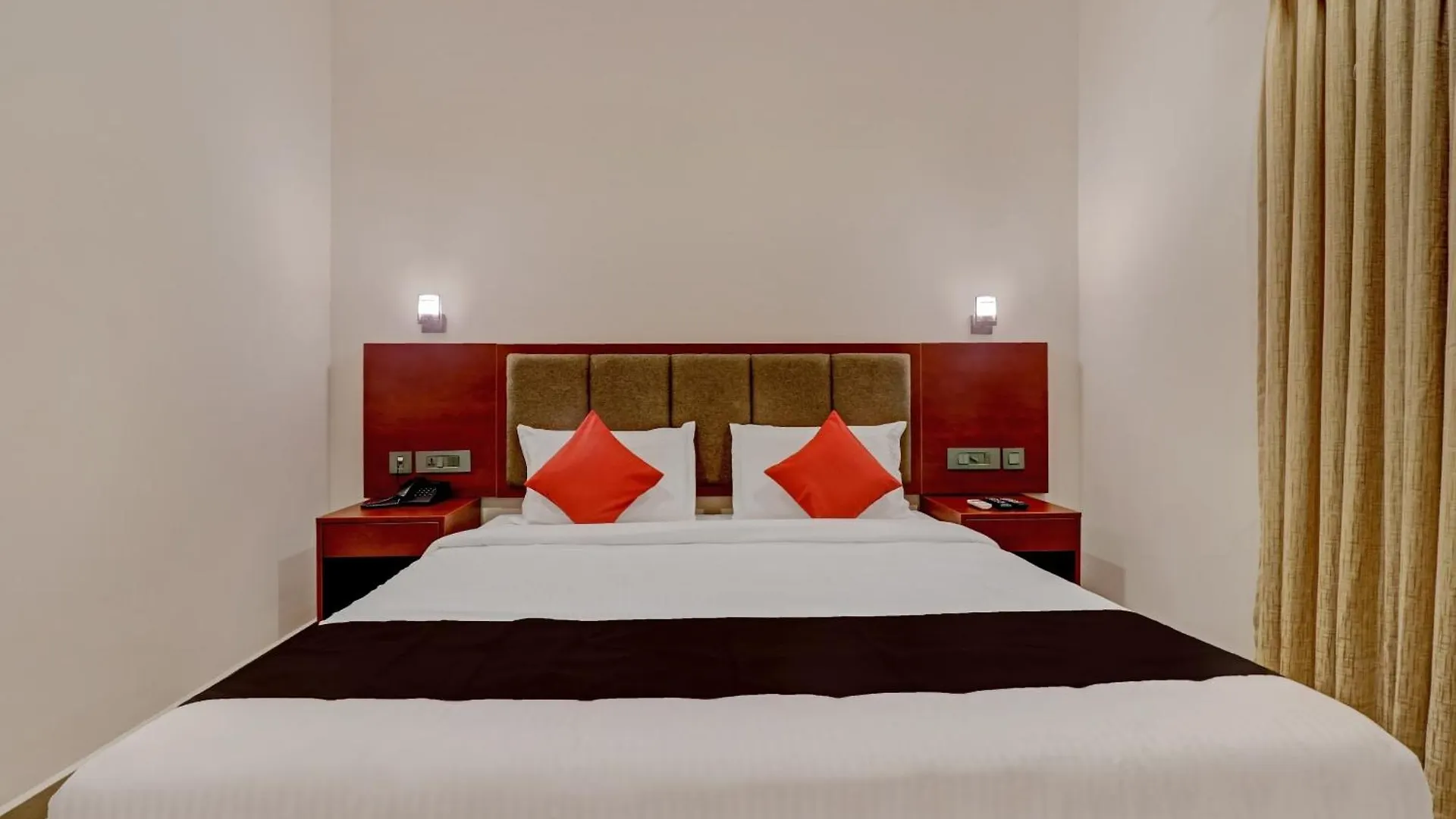 Super Townhouse Kizhakkambalam Tourist Home Muttam  Muttam (Ernakulam)