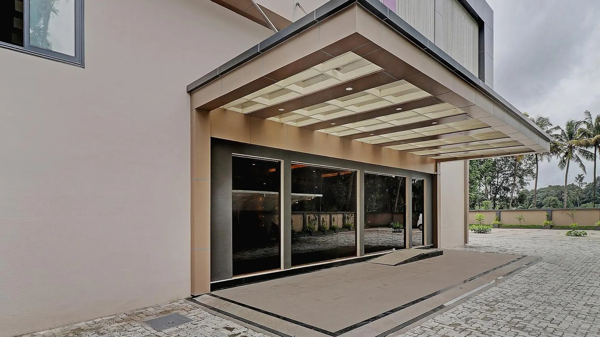 Super Townhouse Kizhakkambalam Tourist Home Muttam  Muttam (Ernakulam)