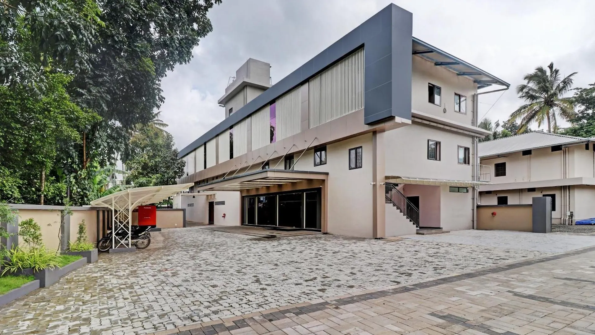 Super Townhouse Kizhakkambalam Tourist Home Muttam  3*, Muttam (Ernakulam)