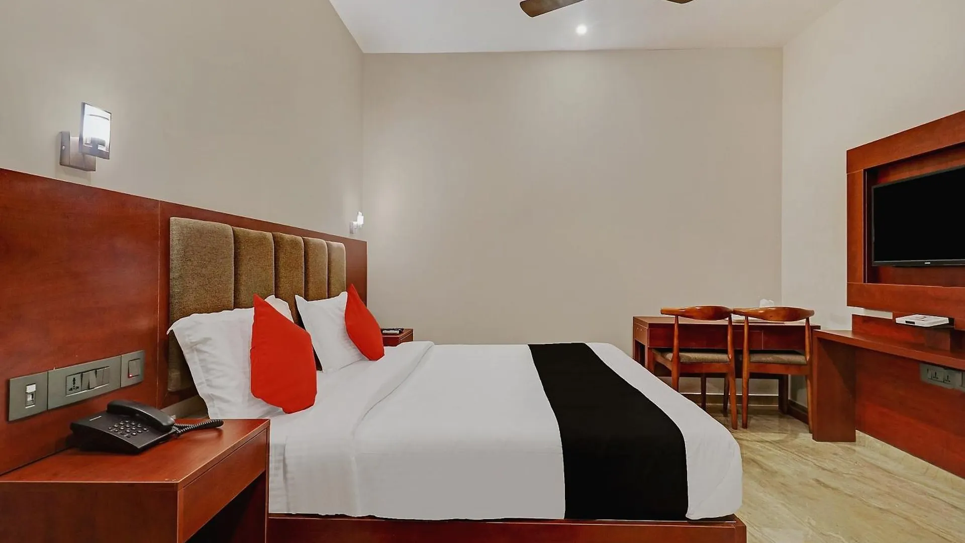 Super Townhouse Kizhakkambalam Tourist Home Muttam  3*, Muttam (Ernakulam)