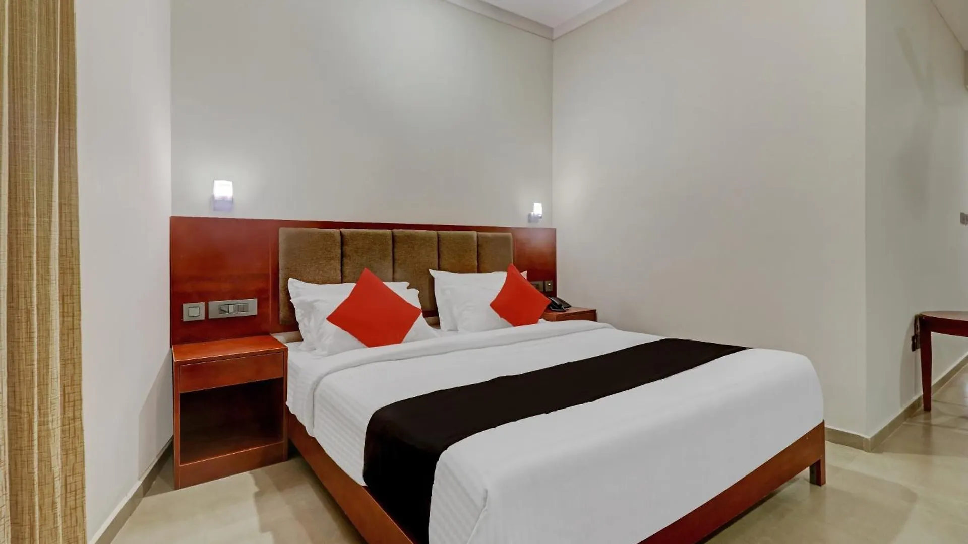 Super Townhouse Kizhakkambalam Tourist Home Muttam  Hotel