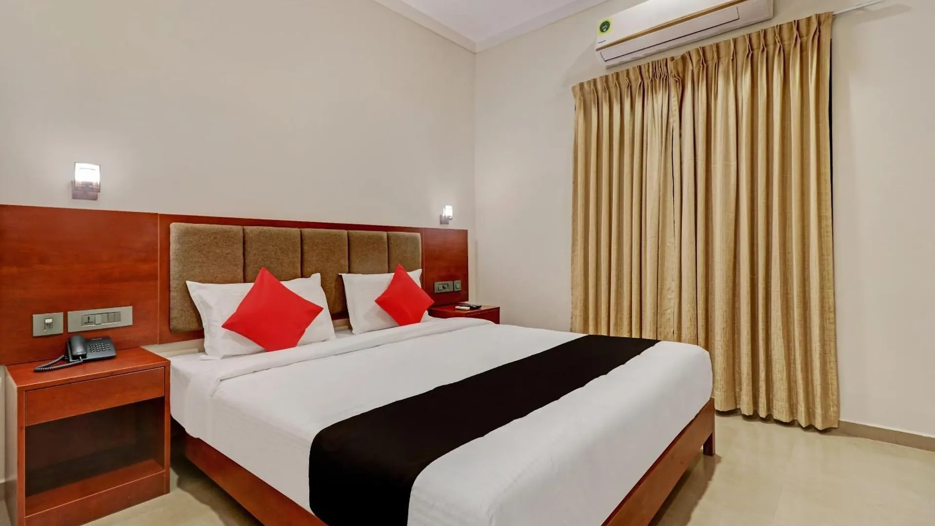 Super Townhouse Kizhakkambalam Tourist Home Muttam  Hotel Muttam (Ernakulam)