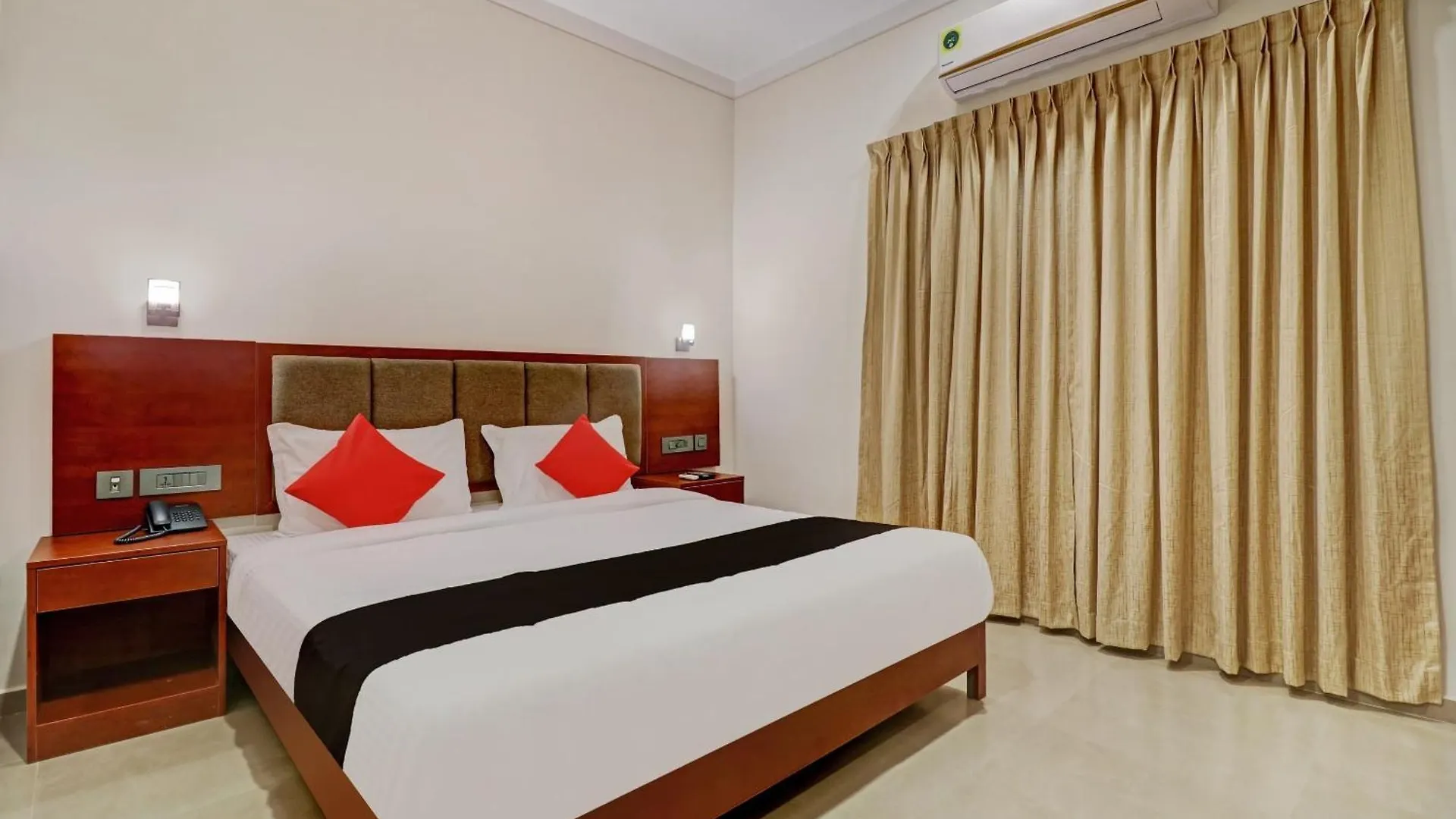 Super Townhouse Kizhakkambalam Tourist Home Muttam  Muttam (Ernakulam)
